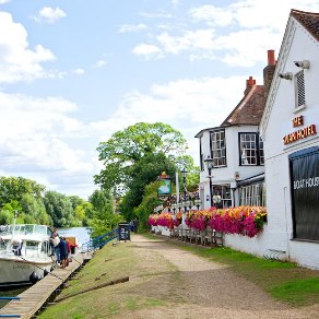 Swan Hotel, Staines